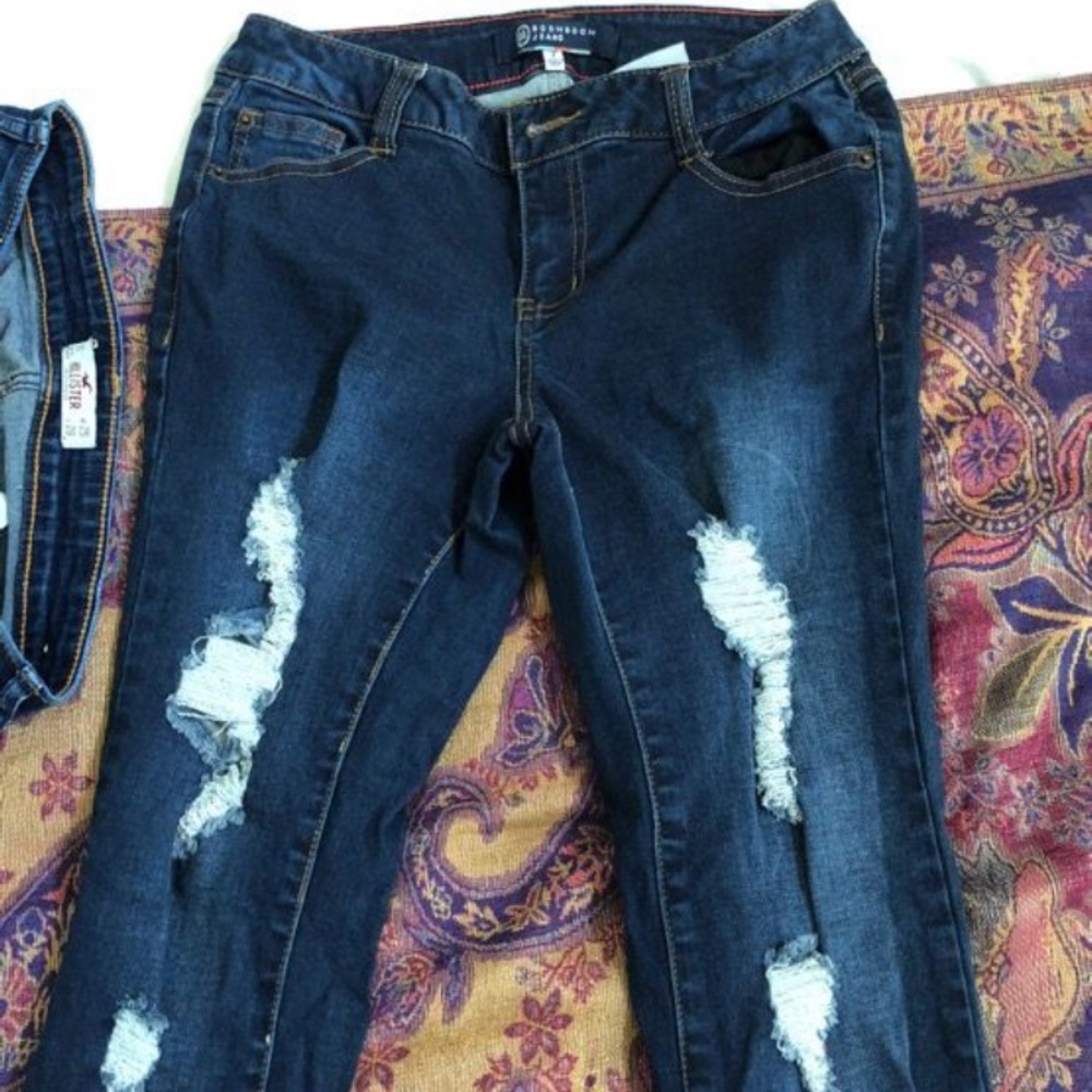 Size 7 blue ripped jeans! Super cute